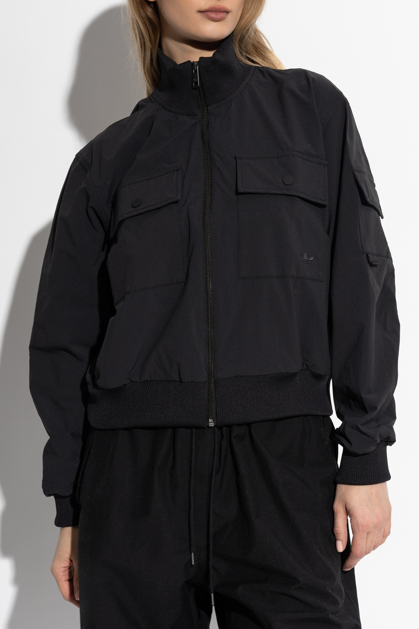 adidas Originals kurtka WOVEN TT ZIP kolor czarny